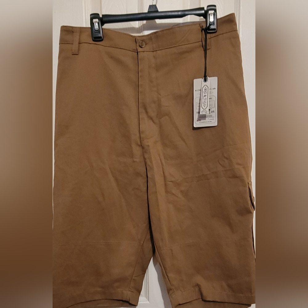 NWT Men's Big and Tall cargo shorts